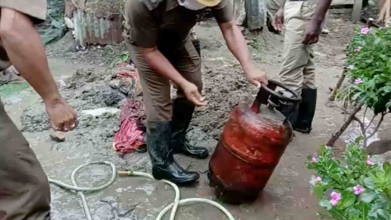 সাতসকালেই বিপত্তি, চা করতে গিয়ে লাগল আগুন! দমকলের সহযোগিতায় বাঁচল পরিবার