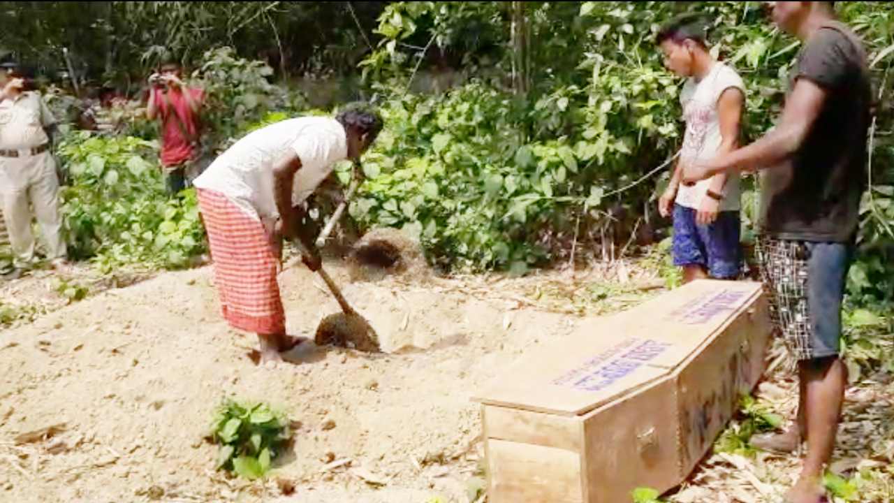 গাংনাপুর গণধর্ষণকাণ্ডে দ্বিতীয়বার ময়নাদতন্তের নির্দেশ হাইকোর্টের! দেহ তুলে পাঠানো হল আরজিকর-এ