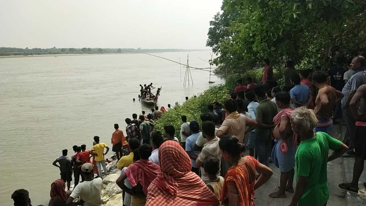 রিল ভিডিও করার নেশাতেই ঘটল করুণ পরিণতি! গঙ্গায় তলিয়ে গেল ২ যুবক